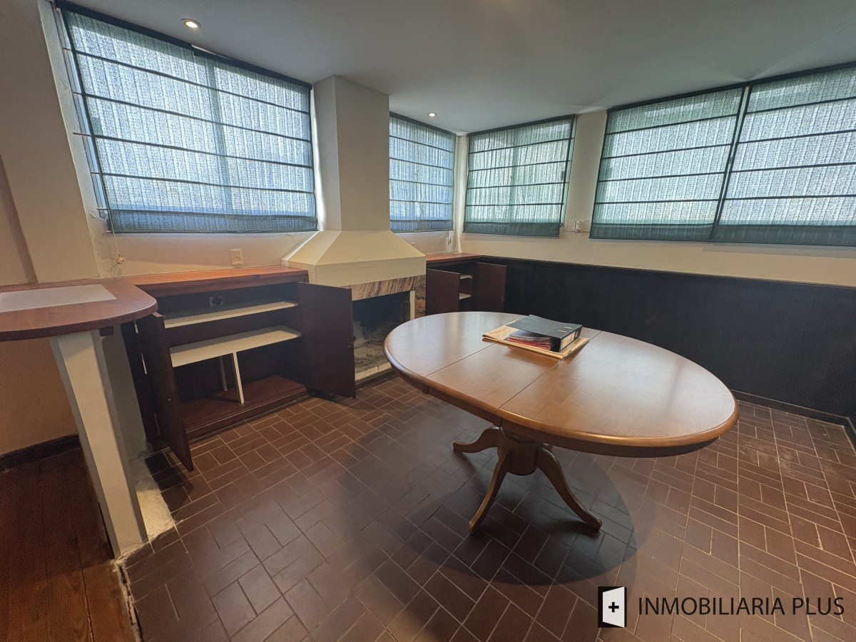 Apartamento ID.1449 - Venta de Penthouse de 1 Dormitorio y medio con Barbacoa Propia en el Centro de Montevideo sobre Av. 18 de Julio