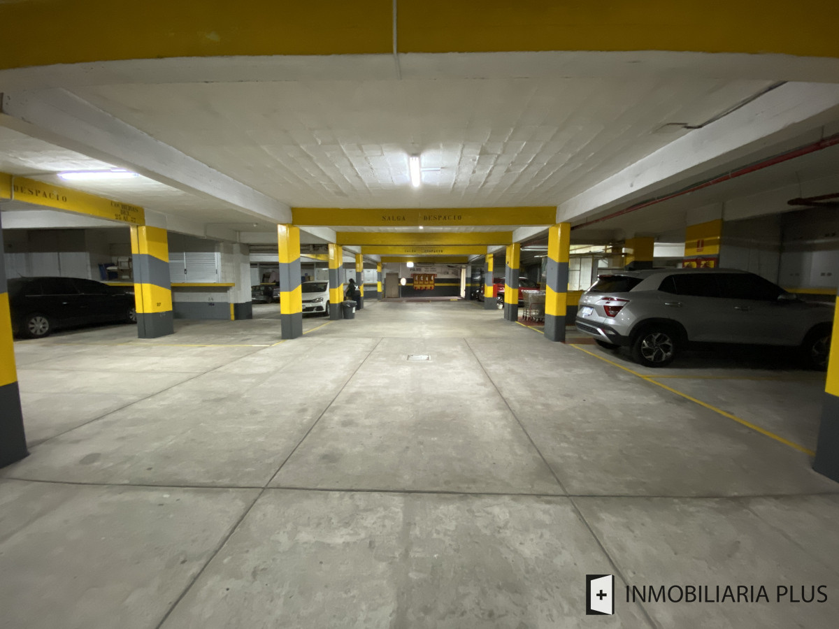 Apartamento ID.962 - Venta de Apartamento de 160 m2 en la Península a 200 MTS del MAR con Garaje, Gym y más en Punta del Este