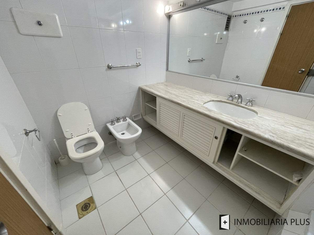 Apartamento ID.1314 - Alquiler de apartamento frente a la playa en Mansa con 4 Dormitorios, 4 Baños, con Parrillero, Gym, Juegos Infantiles, Garaje y más en Punta del Este