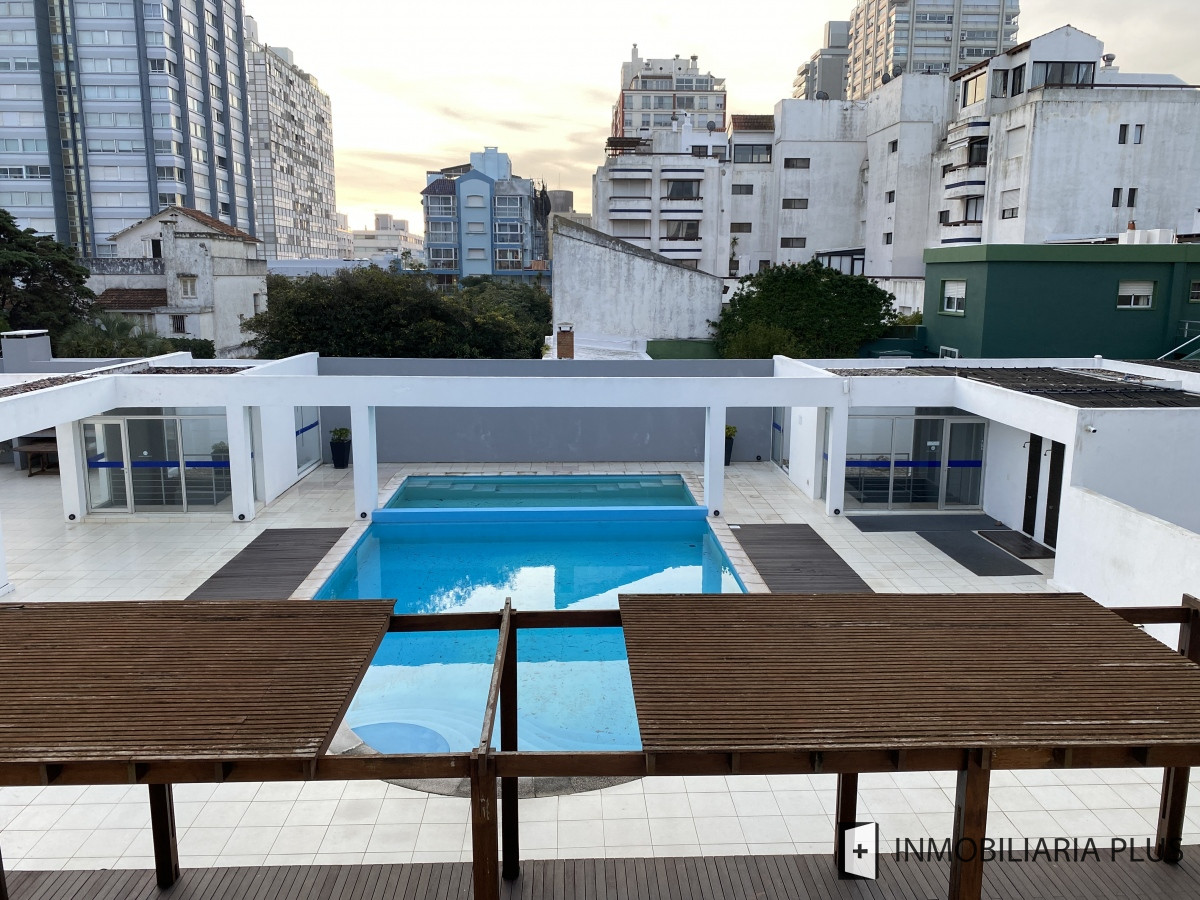 Apartamento ID.601 - Venta de Apartamento en la Península de Punta del Este con Garaje, Piscina climatizada, Gym y más C975206