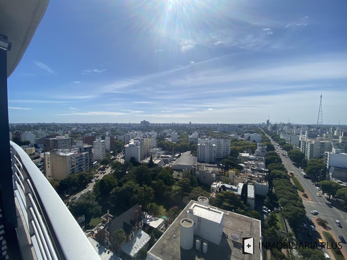 Apartamento ID.1740 - Venta de Apartamento de 3 dormitorios en Pocitos con terraza y 2 garajes en Montevideo