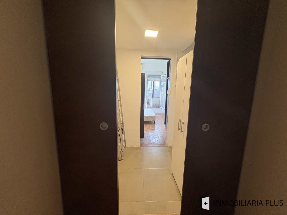 Apartamento ID.1449 - Venta de Penthouse de 1 Dormitorio y medio con Barbacoa Propia en el Centro de Montevideo sobre Av. 18 de Julio