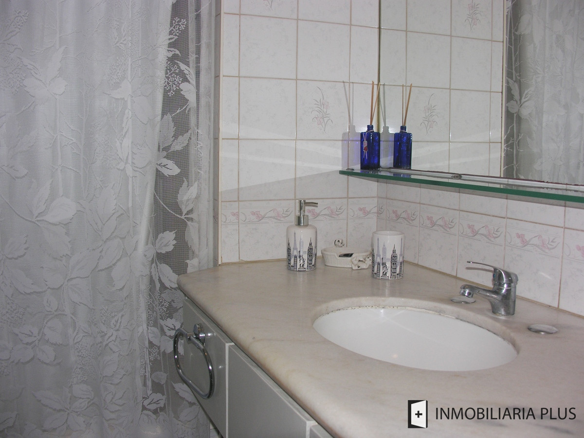 Apartamento ID.860 - Alquilo apartamento con PISCINA y parrillero propio para 4 personas a pasos del PUERTO de Puerto de Punta del Este C790A