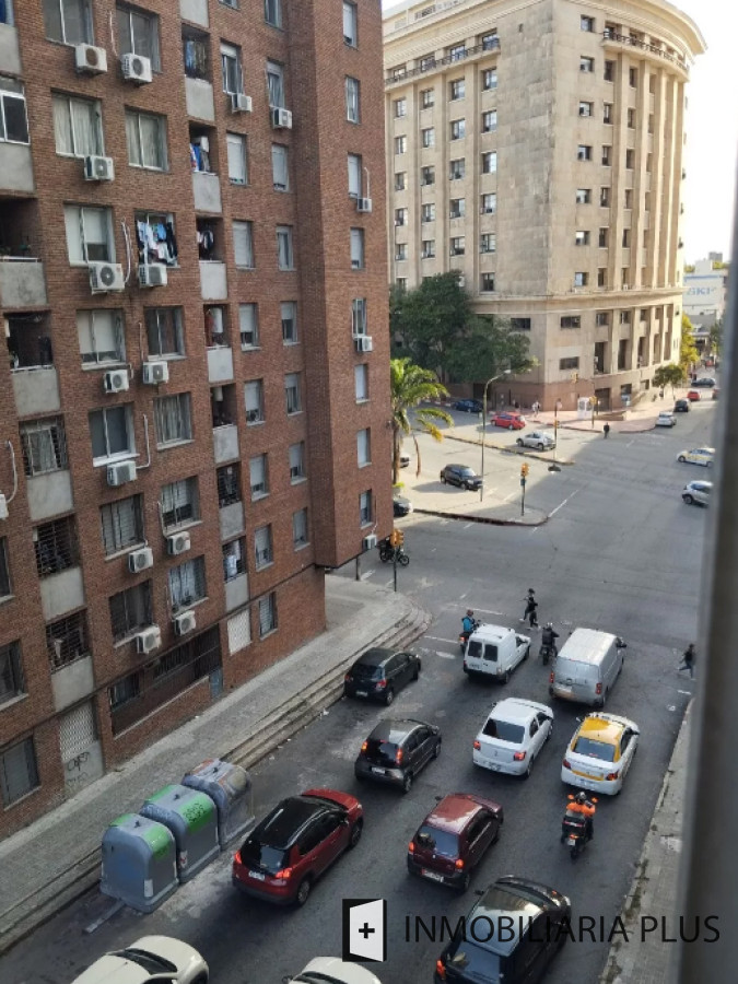 Apartamento ID.1200 - Alquiler de apartamento en el centro con 2 dormitorios con balcón a la calle en Montevideo