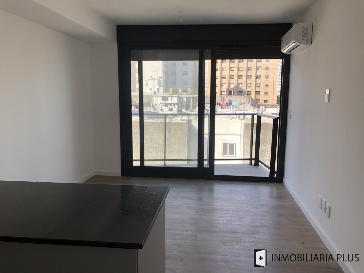 Apartamento ID.4 - Venta de Apartamento De 1 Dormitorio En Alquiler En El Centro Con Todos Los Servicios Frente A La Bahía De Montevideo C806-1209P