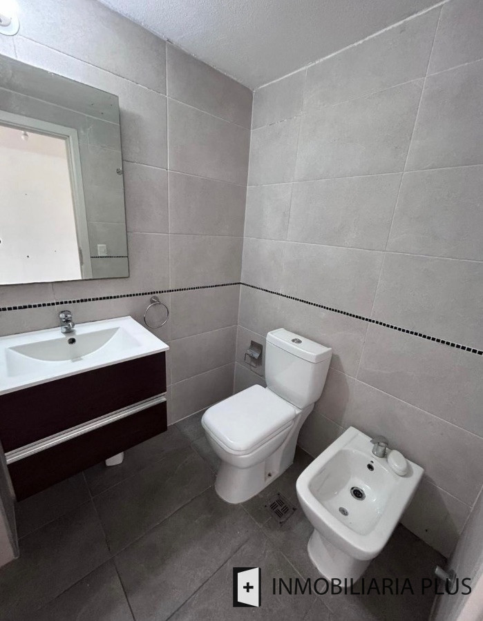 Apartamento ID.842 - VENTA de Apartamento en PARQUE BATLLE con 2 Dormitorios con cocina definida C842