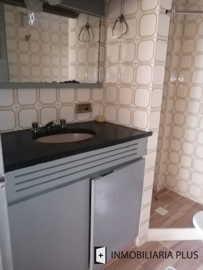 Apartamento ID.1118 - Alquiler de Monoambiente al frente sobre Av 18 de Julio en el Centro de Montevideo