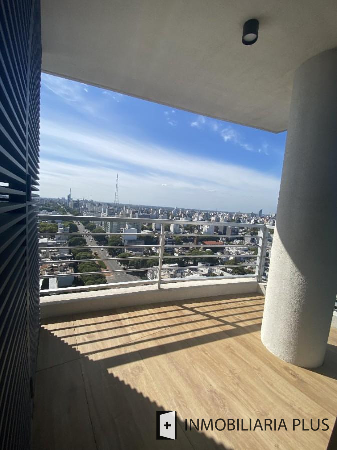 Apartamento ID.1740 - Venta de Apartamento de 3 dormitorios en Pocitos con terraza y 2 garajes en Montevideo