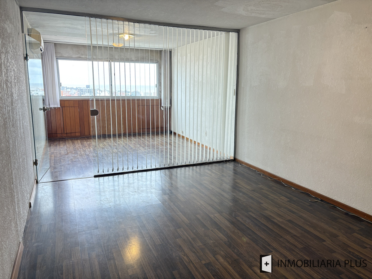 Apartamento ID.1471 - Alquiler de Monoambiente amplio u oficina sobre Av. 18 de Julio en Cordón a pasos de la Facultad de Derecho de Montevideo