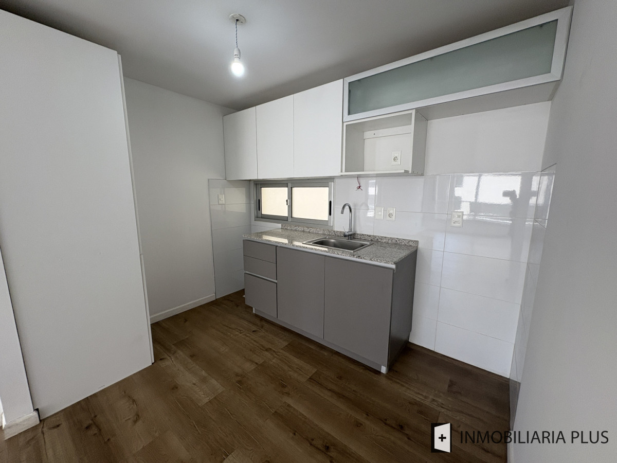 Apartamento ID.1494 - Alquiler de Apartamento de 1 Dormitorio con Garaje, Barbacoa, Solarium y más en Cordón a pasos de Av. 18 y la Intendencia de Montevideo