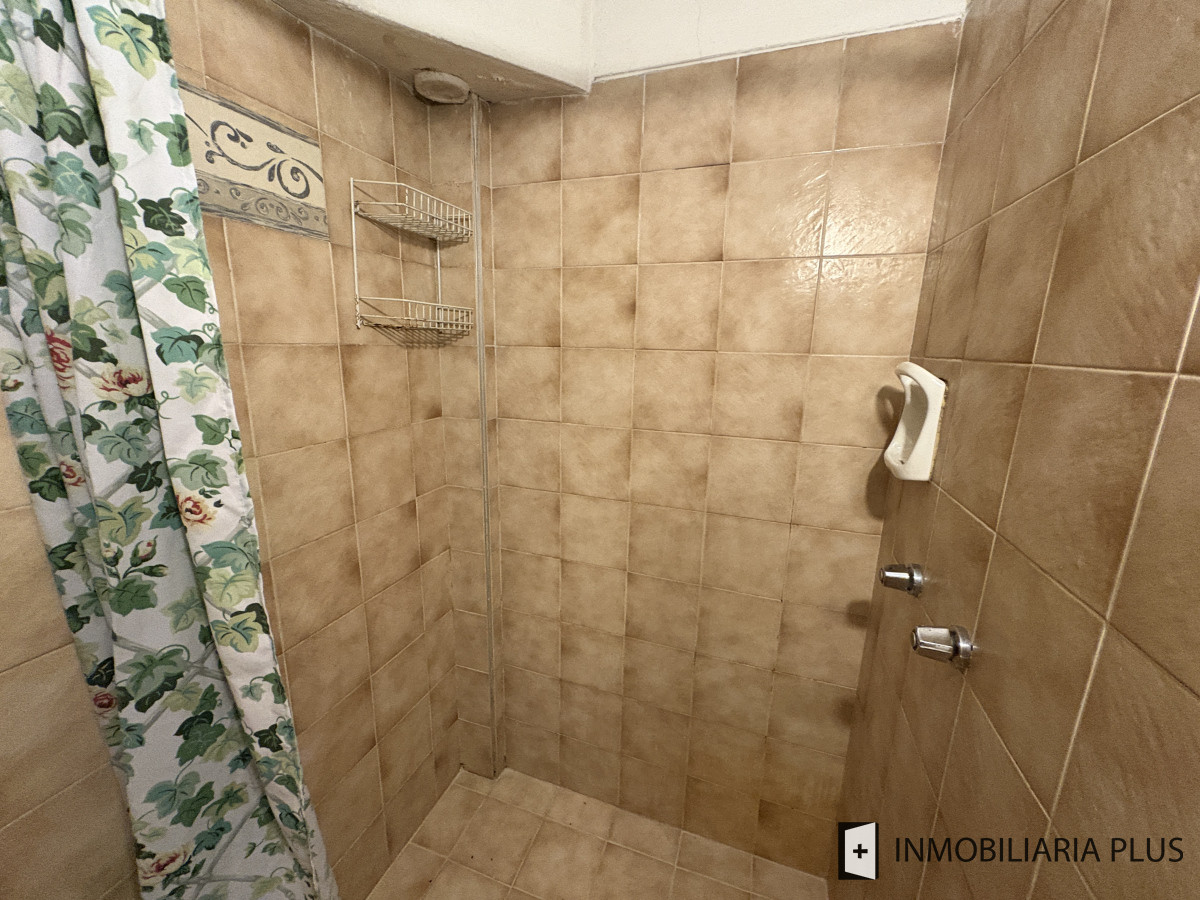 Apartamento ID.1471 - Alquiler de Monoambiente amplio u oficina sobre Av. 18 de Julio en Cordón a pasos de la Facultad de Derecho de Montevideo