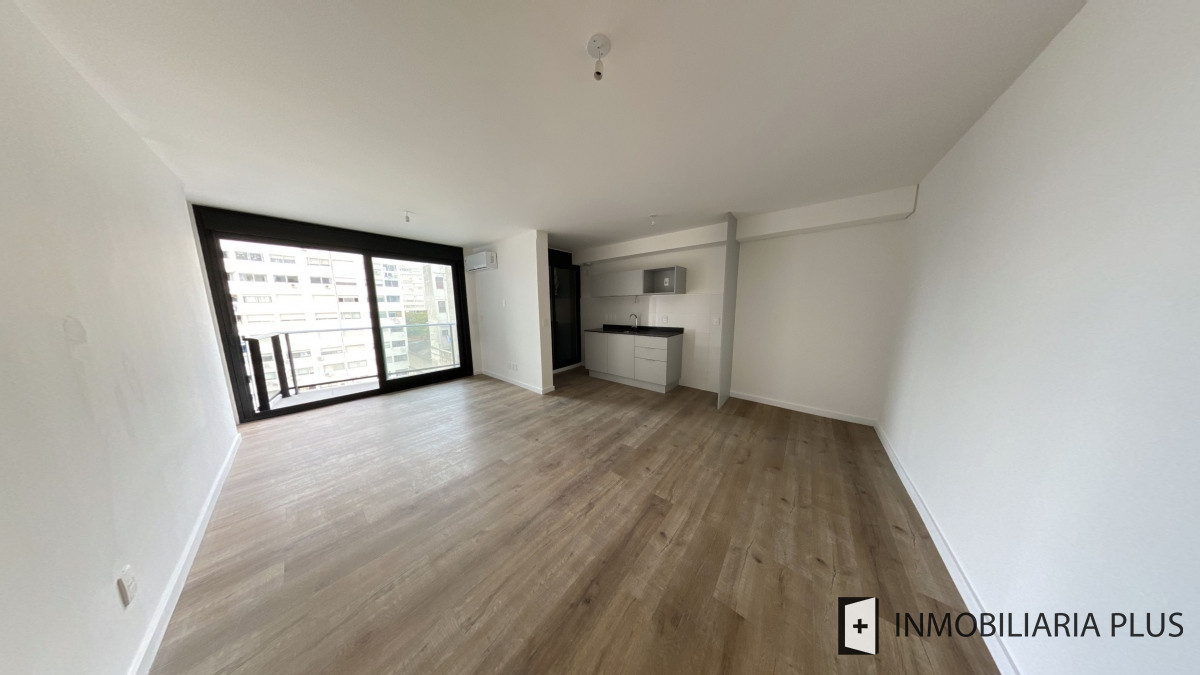 Apartamento ID.95 - Venta de Apartamento de 2 Dormitorios En El Centro Con Todos Los Servicios Frente A La Bahía De Montevideo C806-511P