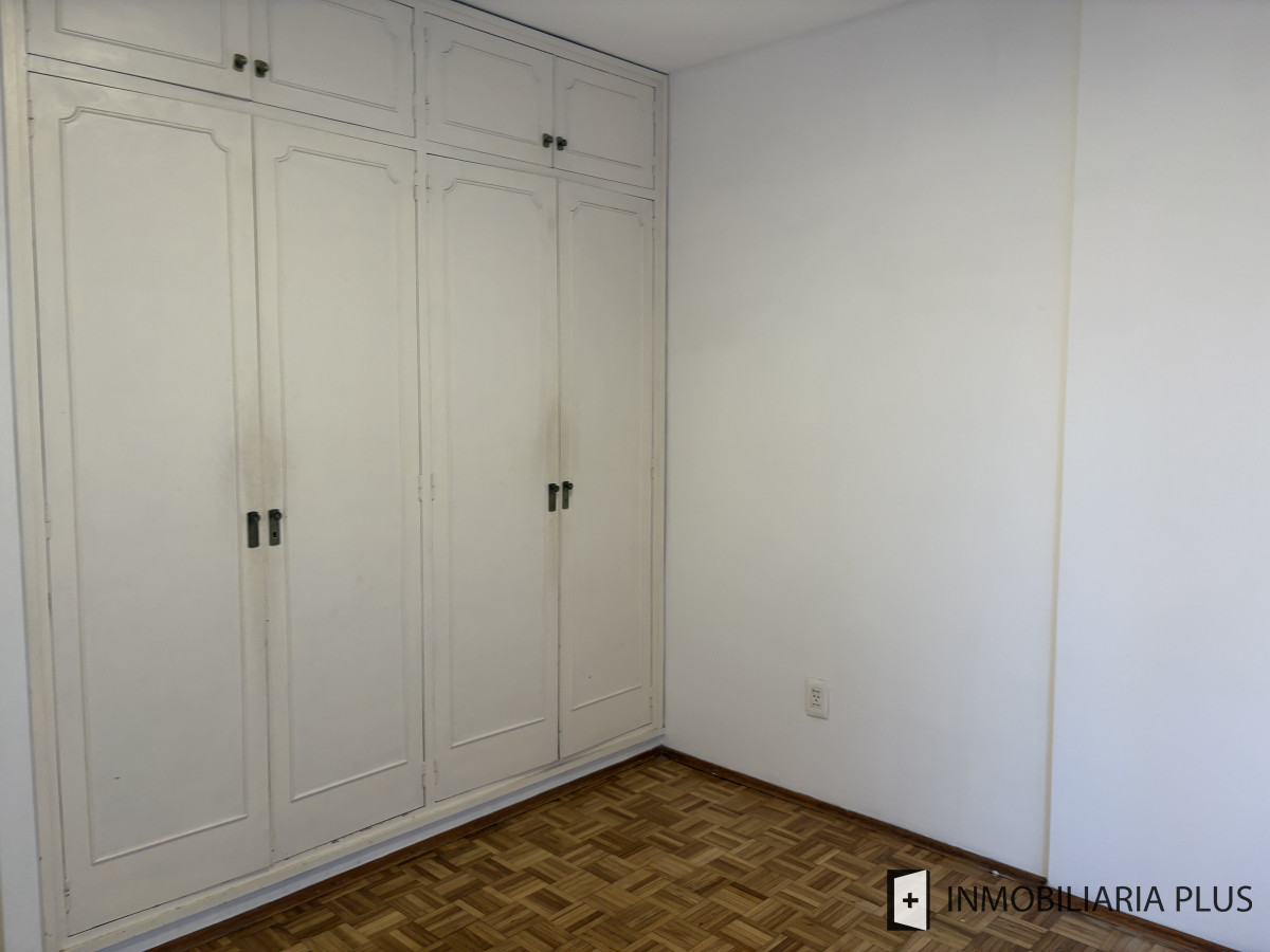 Apartamento ID.1475 - Venta de Apartamento de 3 Dormitorios 2 baños, Lavadero y Garaje en el centro de Montevideo