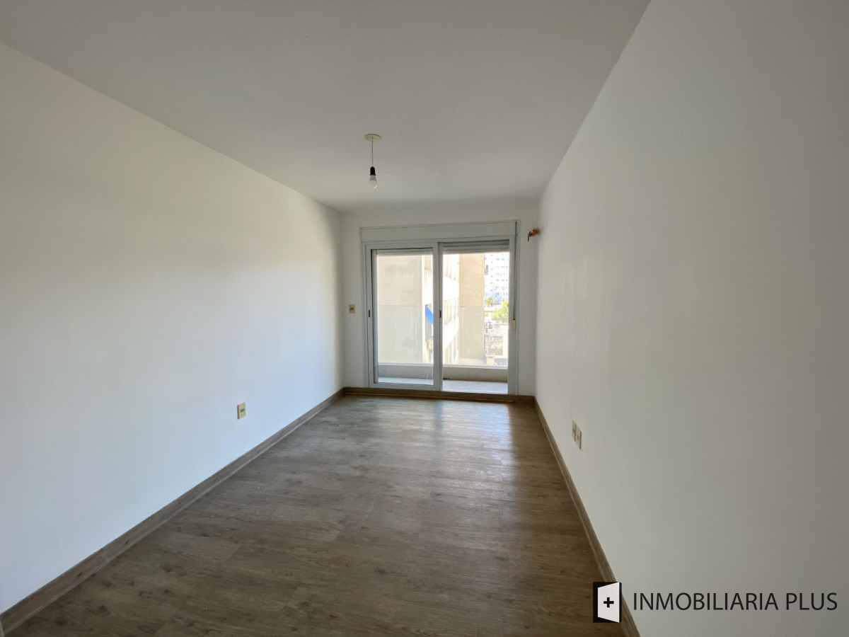 Apartamento ID.1599 - Apartamento de 2 dormitorios con Garaje en el Centro de Montevideo