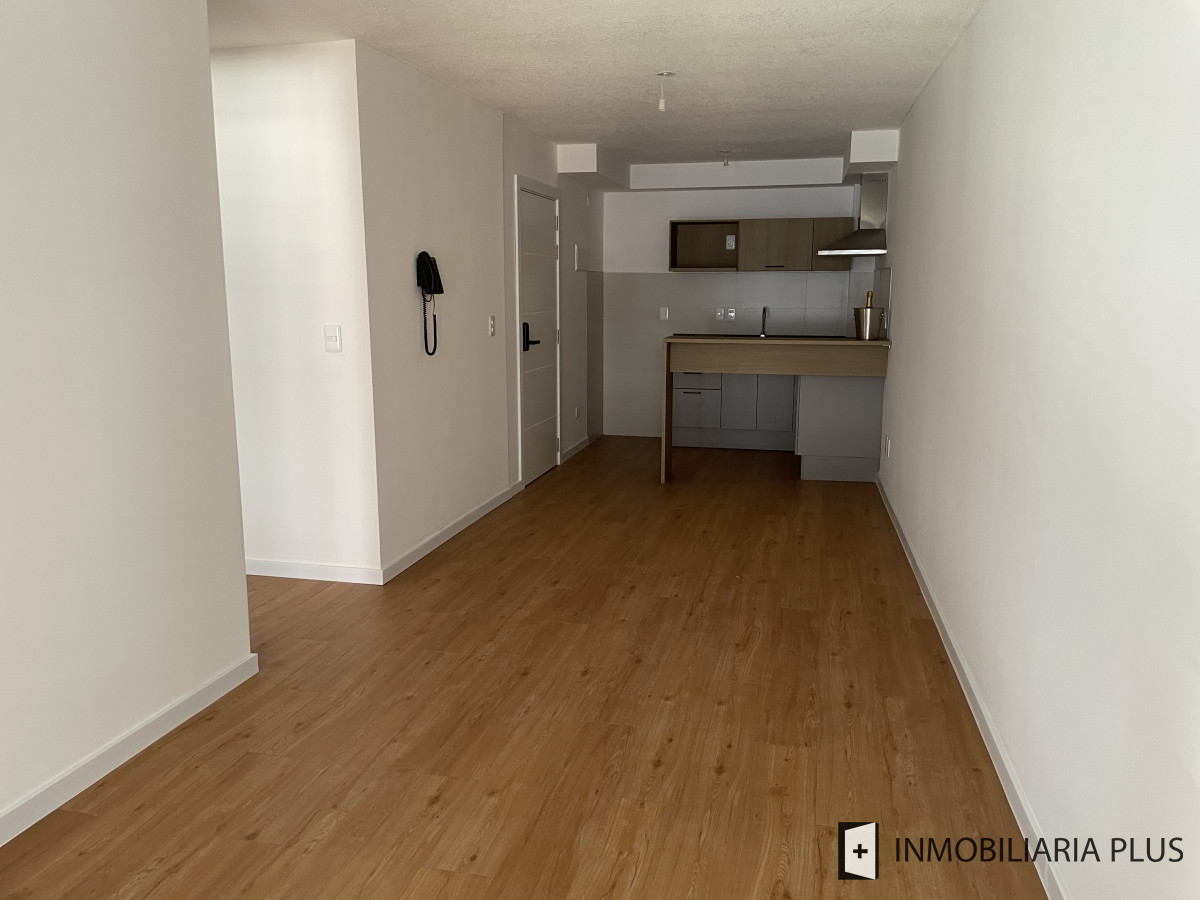 Apartamento ID.1164 - Alquiler de Apartamento en Aguada de 2 Dormitorios al Frente en Montevideo