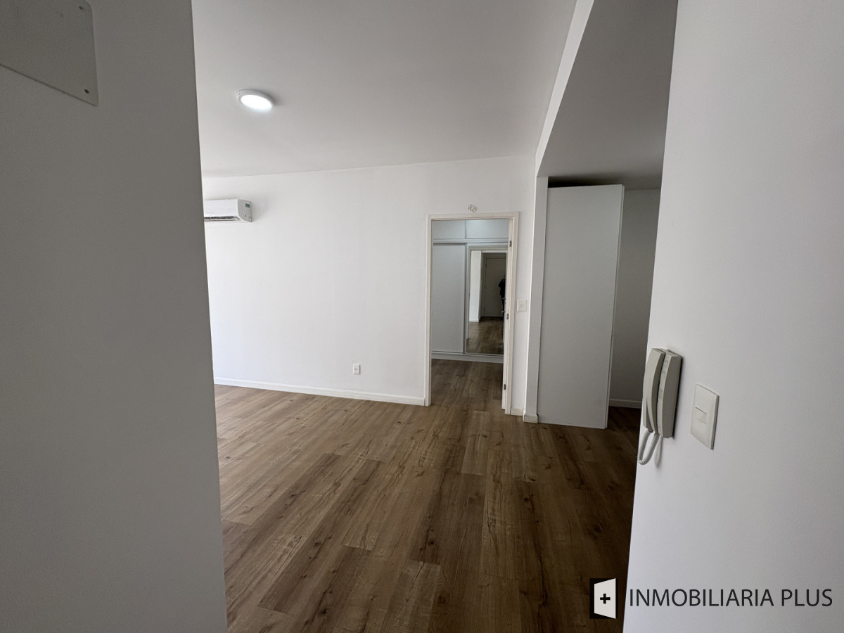 Apartamento ID.1494 - Alquiler de Apartamento de 1 Dormitorio con Garaje, Barbacoa, Solarium y más en Cordón a pasos de Av. 18 y la Intendencia de Montevideo