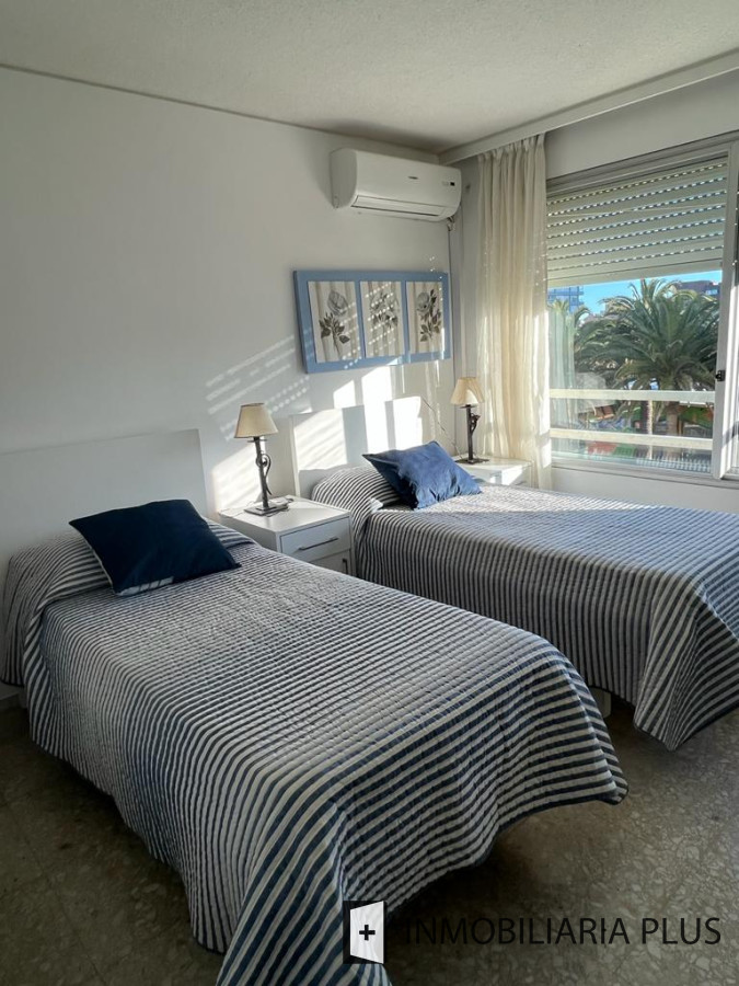 Apartamento ID.1096 - Alquiler ANUAL de apartamento con 1 Dormitorio y medio con garaje sobre Av. Gorlero con Gym, Lavadero y más