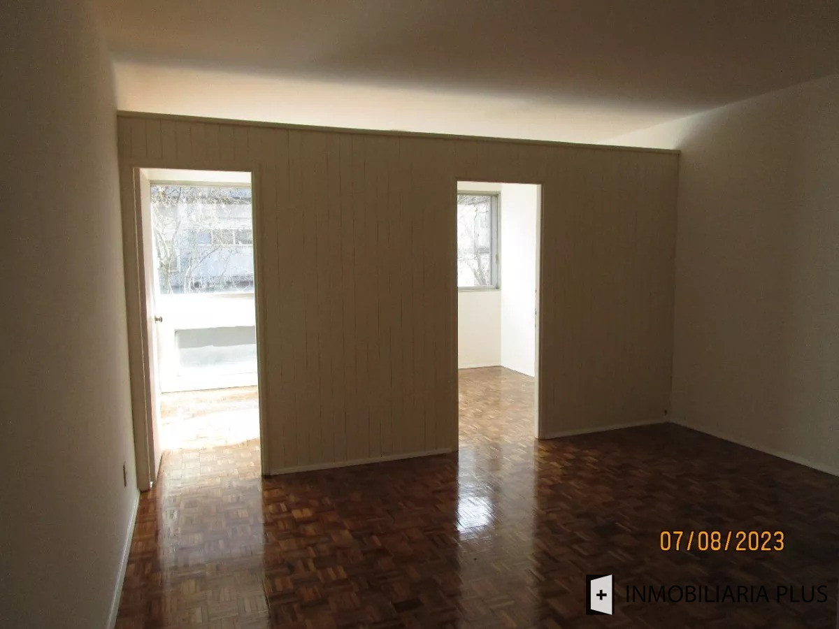 Apartamento ID.737 - Alquiler de Apartamento de 1 Dormitorio en Plaza Libertad  6to piso con Cocina definida C737