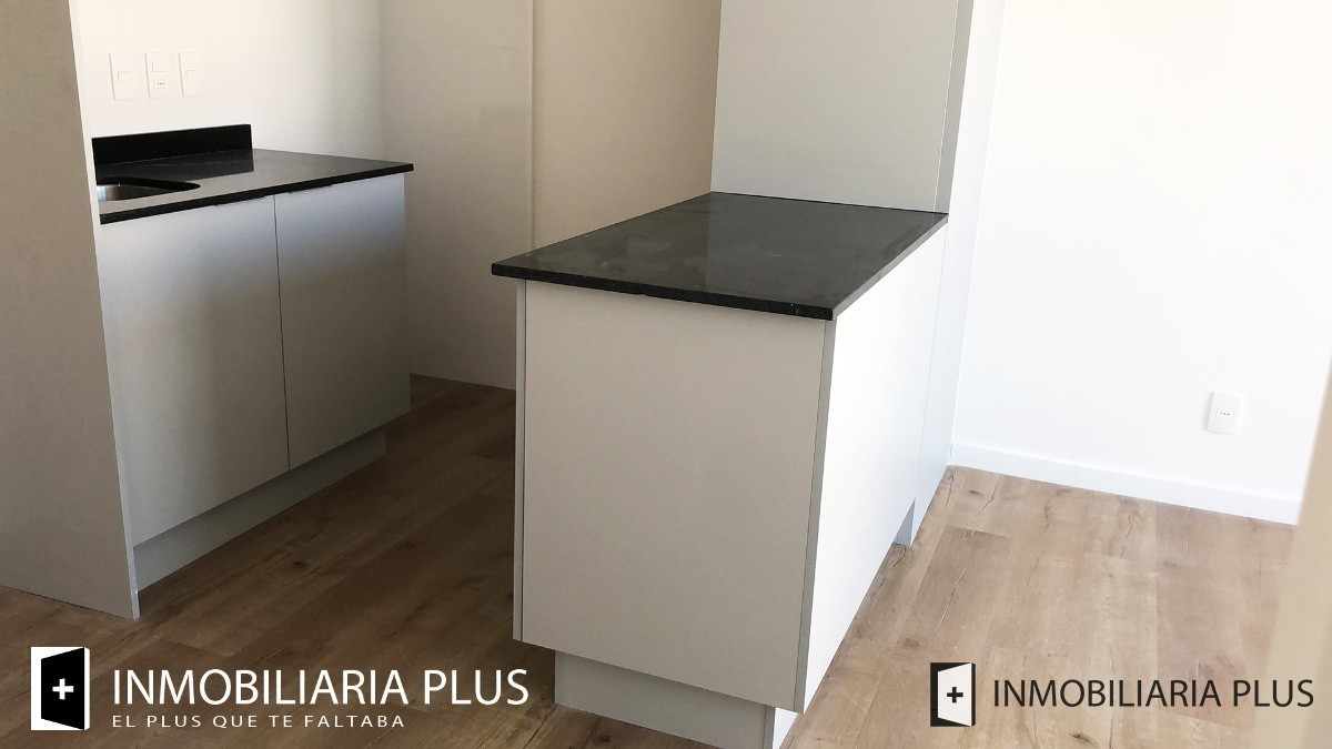 Apartamento ID.6 - Alquiler De Apartamento En El Centro Con Todos Los Servicios Frente A La Bahía De Montevideo P