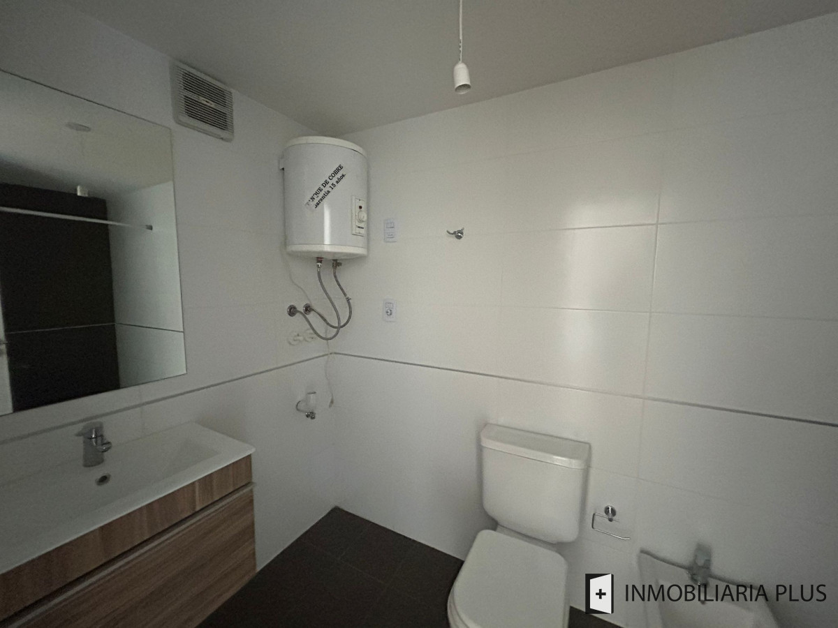 Apartamento ID.1454 - Alquiler de Apartamento de 2 Dormitorios en Tres Cruces Montevideo
