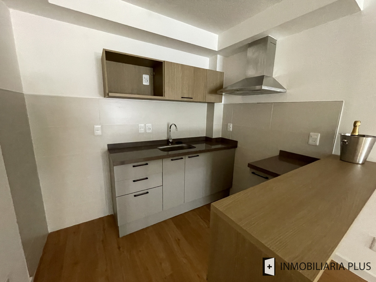 Apartamento ID.1164 - Alquiler de Apartamento en Aguada de 2 Dormitorios al Frente en Montevideo