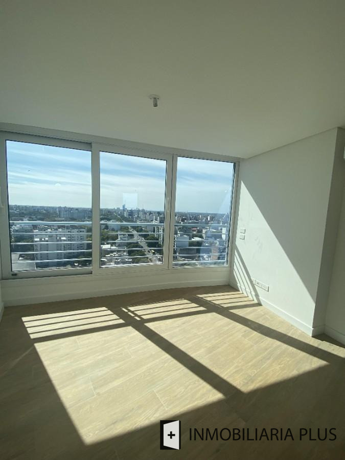 Apartamento ID.1740 - Venta de Apartamento de 3 dormitorios en Pocitos con terraza y 2 garajes en Montevideo
