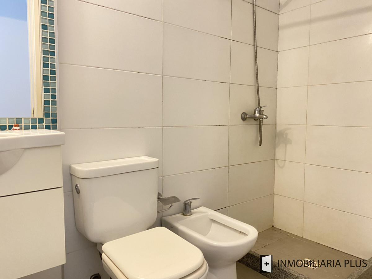 Apartamento ID.1599 - Apartamento de 2 dormitorios con Garaje en el Centro de Montevideo