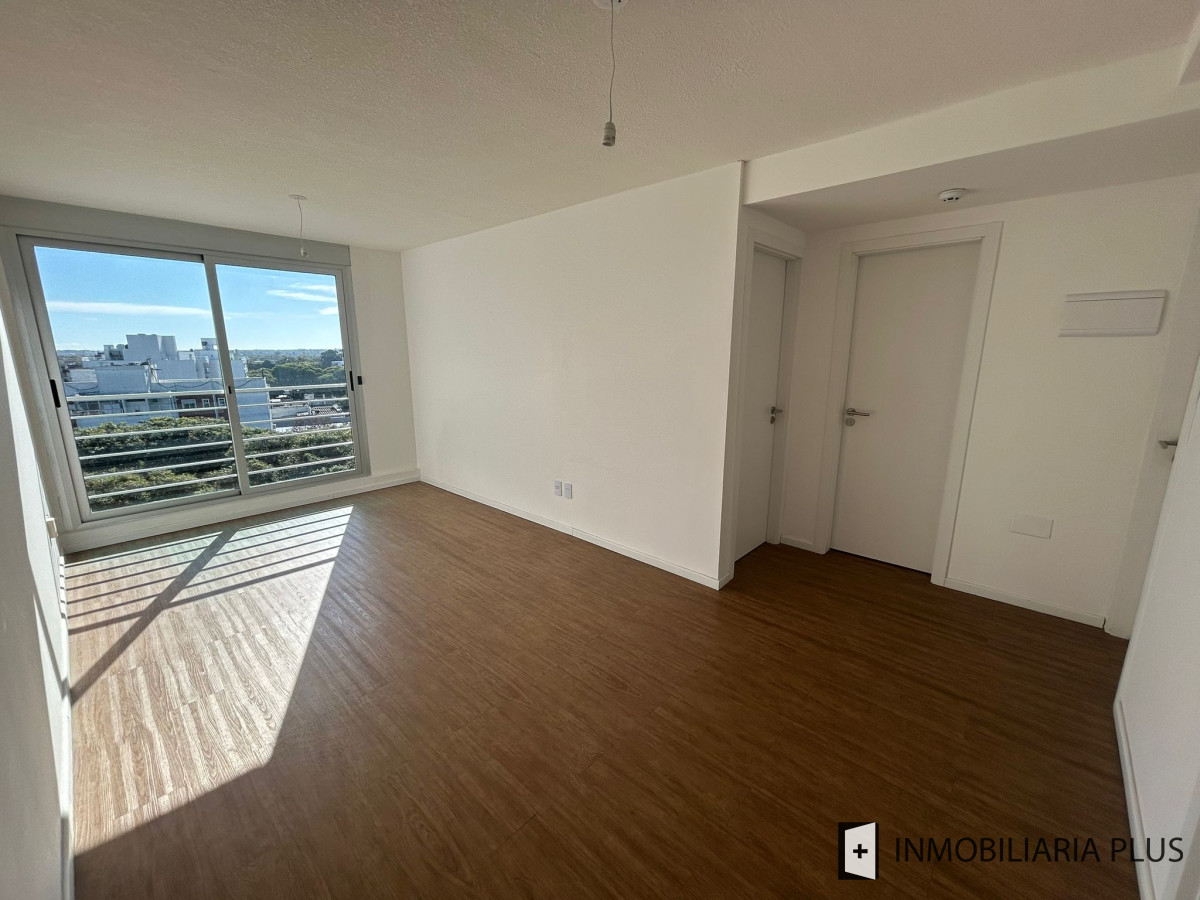 Apartamento ID.1454 - Alquiler de Apartamento de 2 Dormitorios en Tres Cruces Montevideo