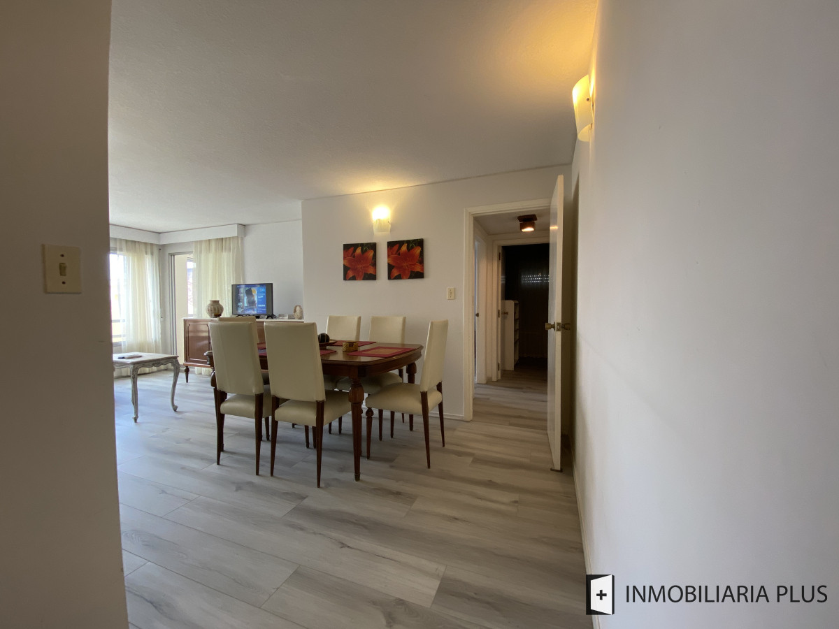 Apartamento ID.962 - Venta de Apartamento de 160 m2 en la Península a 200 MTS del MAR con Garaje, Gym y más en Punta del Este