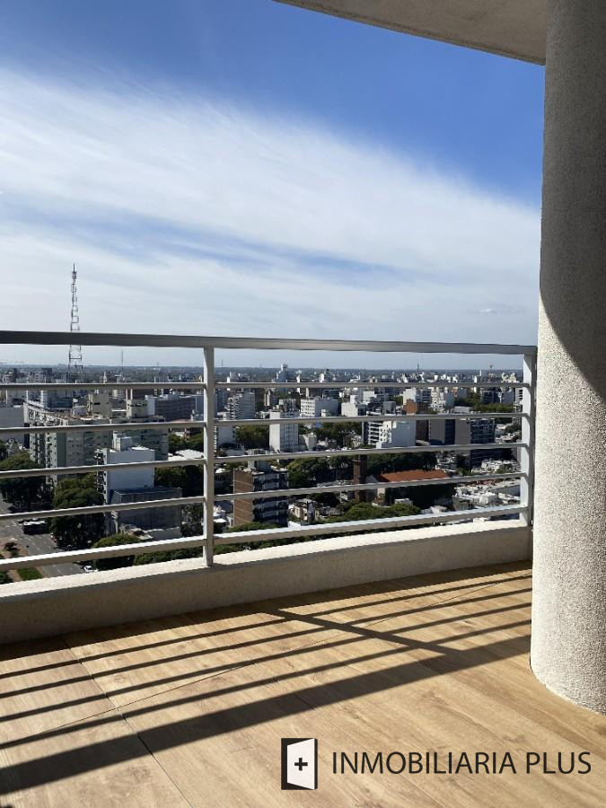 Apartamento ID.1740 - Venta de Apartamento de 3 dormitorios en Pocitos con terraza y 2 garajes en Montevideo