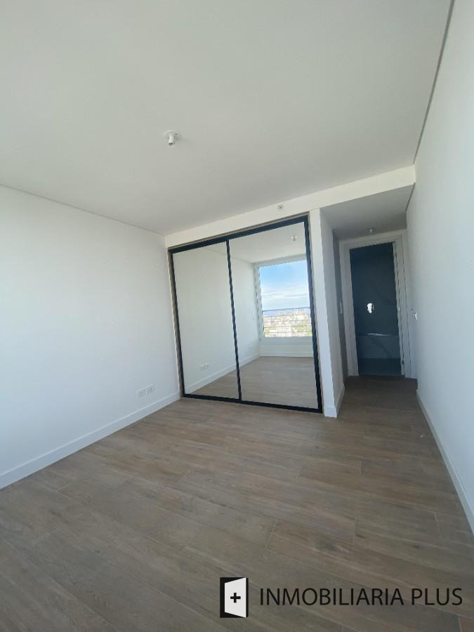 Apartamento ID.1740 - Venta de Apartamento de 3 dormitorios en Pocitos con terraza y 2 garajes en Montevideo