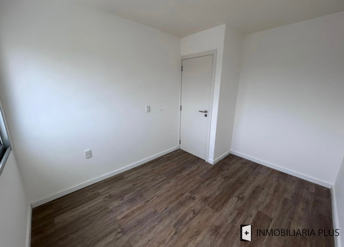 Apartamento ID.842 - VENTA de Apartamento en PARQUE BATLLE con 2 Dormitorios con cocina definida C842