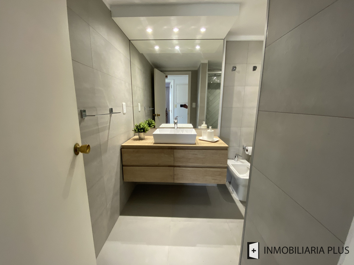 Apartamento ID.962 - Venta de Apartamento de 160 m2 en la Península a 200 MTS del MAR con Garaje, Gym y más en Punta del Este
