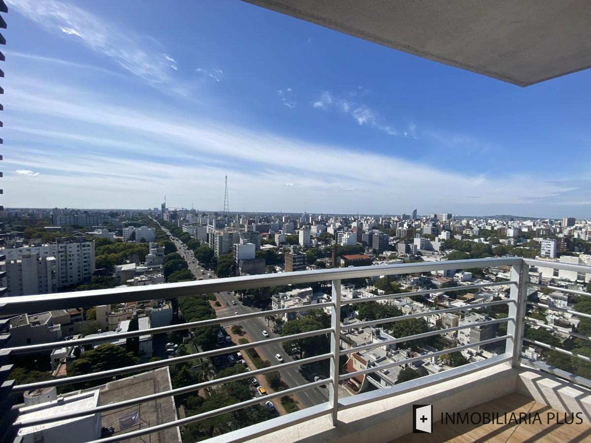 Apartamento ID.1740 - Venta de Apartamento de 3 dormitorios en Pocitos con terraza y 2 garajes en Montevideo