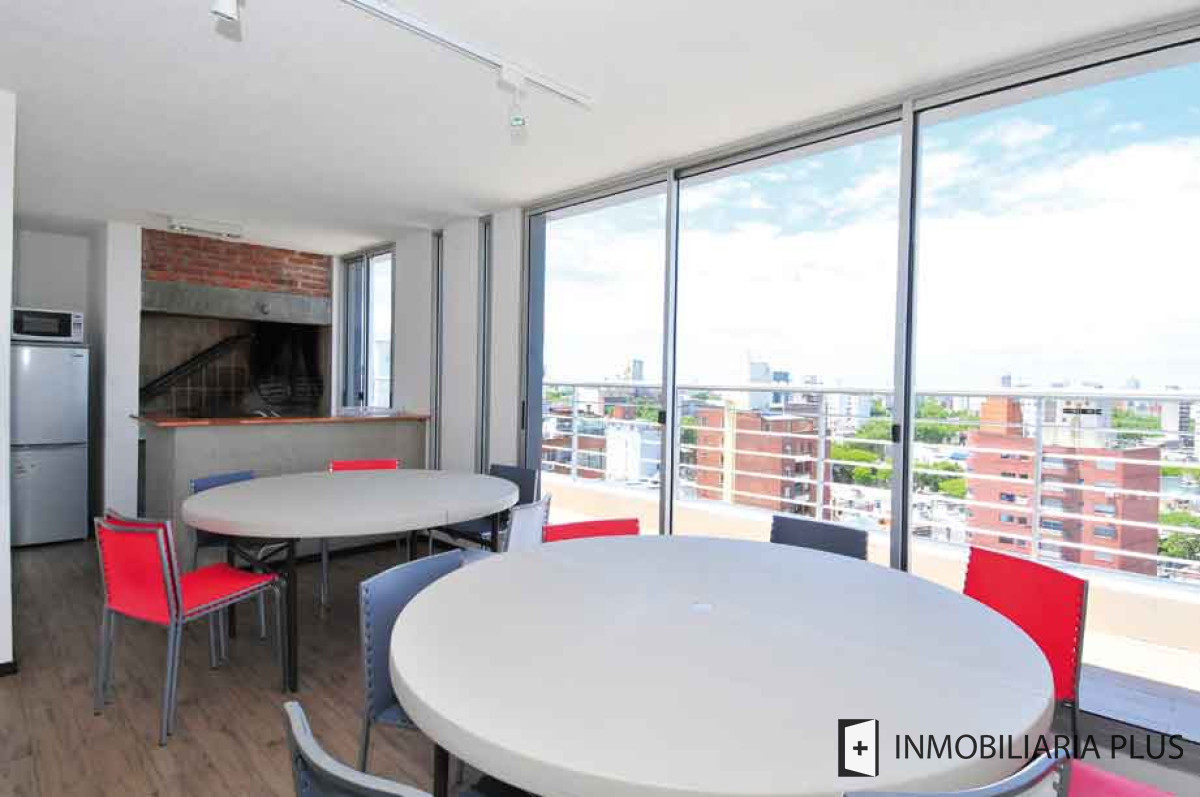 Apartamento ID.958 - Alquiler de Apartamento en Cordón SUR 2 Dormitorios al frente con GRAN FONDO, garaje, barbacoa y más