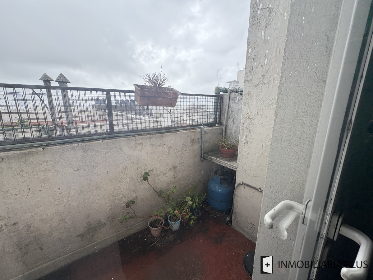 Apartamento ID.1449 - Venta de Penthouse de 1 Dormitorio y medio con Barbacoa Propia en el Centro de Montevideo sobre Av. 18 de Julio