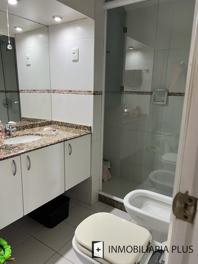 Apartamento ID.1096 - Alquiler ANUAL de apartamento con 1 Dormitorio y medio con garaje sobre Av. Gorlero con Gym, Lavadero y más