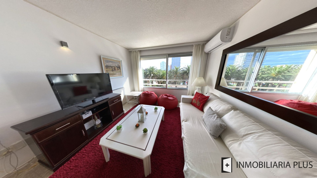 Apartamento ID.1096 - Alquiler ANUAL de apartamento con 1 Dormitorio y medio con garaje sobre Av. Gorlero con Gym, Lavadero y más