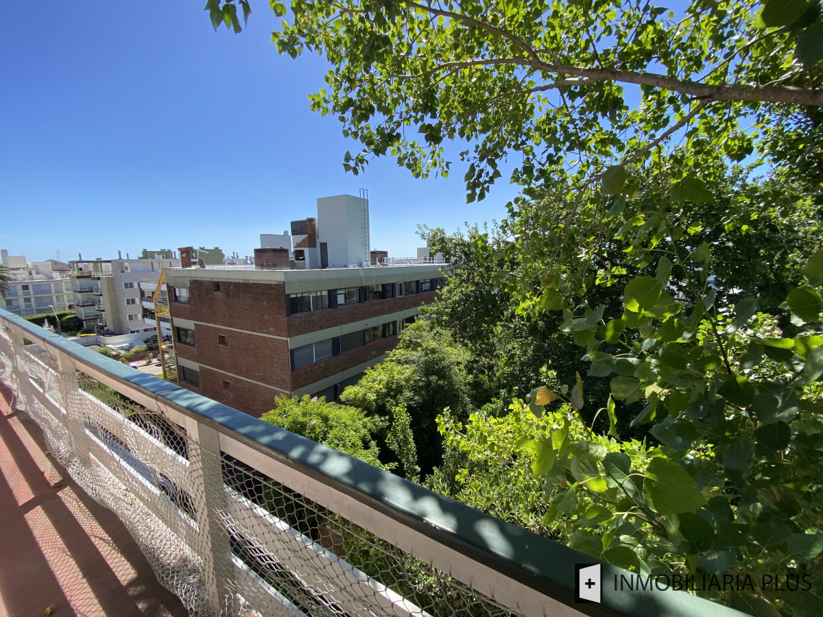 Apartamento ID.1388 - Alquiler de Apartamento de 3 Dormitorios, Garaje y 2 Baños en la península de Punta del Este