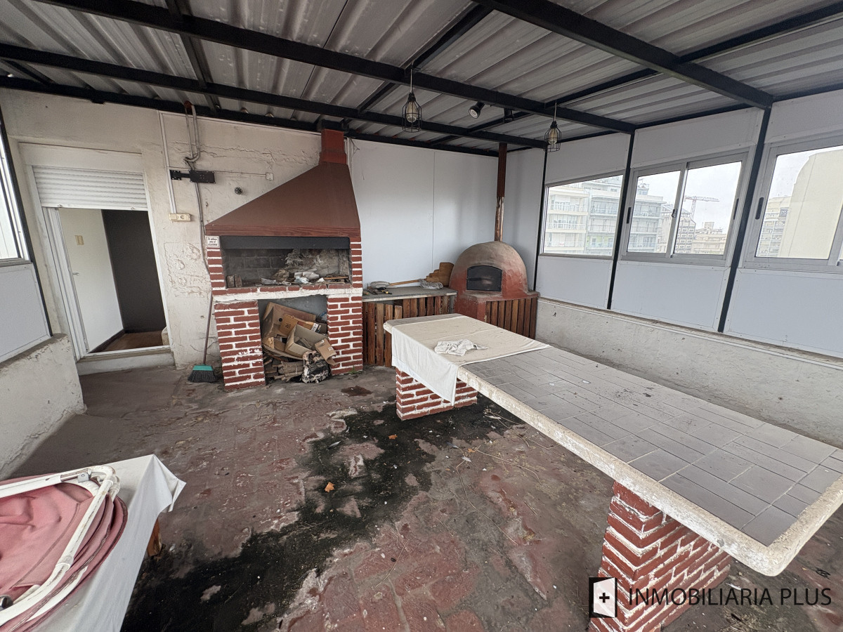 Apartamento ID.1449 - Venta de Penthouse de 1 Dormitorio y medio con Barbacoa Propia en el Centro de Montevideo sobre Av. 18 de Julio