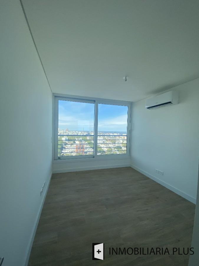 Apartamento ID.1740 - Venta de Apartamento de 3 dormitorios en Pocitos con terraza y 2 garajes en Montevideo