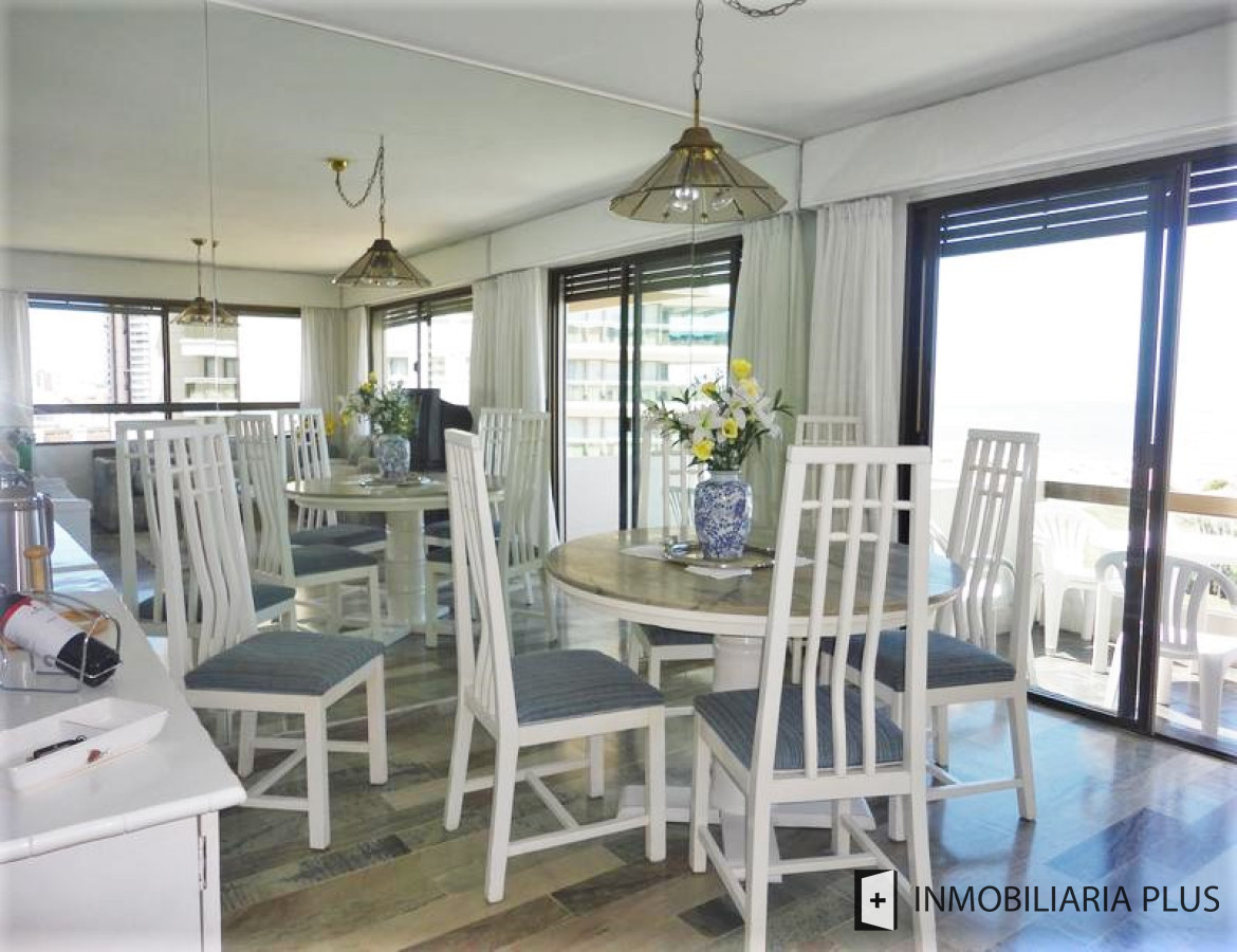 Apartamento ID.1026 - Apartamento en Venta de 3 Dormitorios frente al Mar y los dedos en la Península de Punta del Este