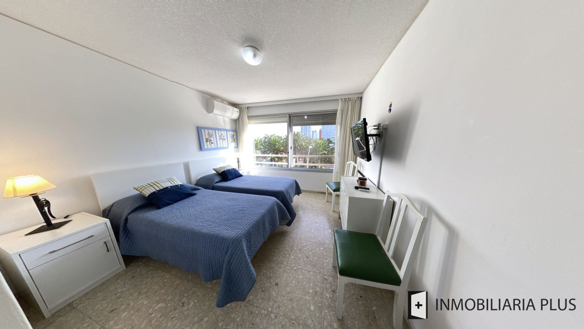 Apartamento ID.1096 - Alquiler ANUAL de apartamento con 1 Dormitorio y medio con garaje sobre Av. Gorlero con Gym, Lavadero y más