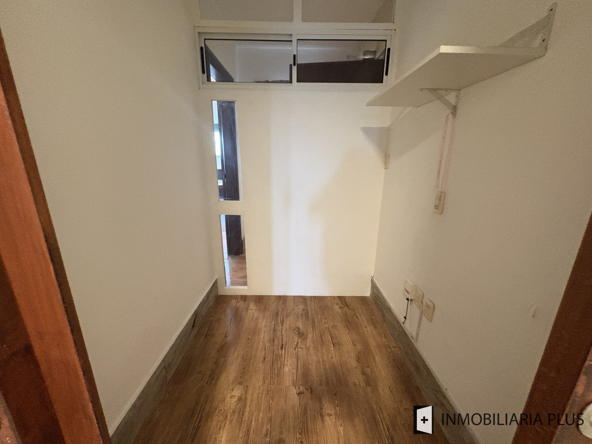 Apartamento ID.1449 - Venta de Penthouse de 1 Dormitorio y medio con Barbacoa Propia en el Centro de Montevideo sobre Av. 18 de Julio