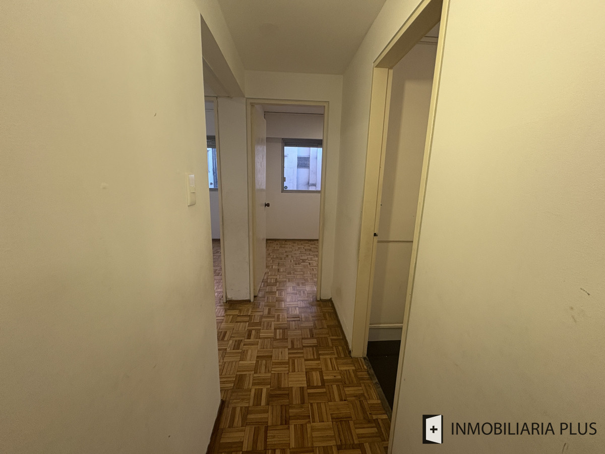 Apartamento ID.1475 - Venta de Apartamento de 3 Dormitorios 2 baños, Lavadero y Garaje en el centro de Montevideo