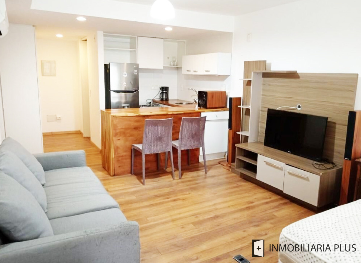 Apartamento ID.1521 - Alquiler de Monoambiente a pasos de la Rambla de Punta Carretas con patio interno privado y barbacoa