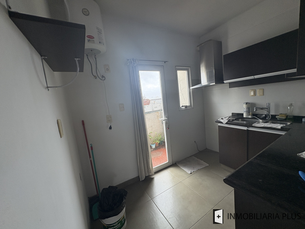 Apartamento ID.1449 - Venta de Penthouse de 1 Dormitorio y medio con Barbacoa Propia en el Centro de Montevideo sobre Av. 18 de Julio