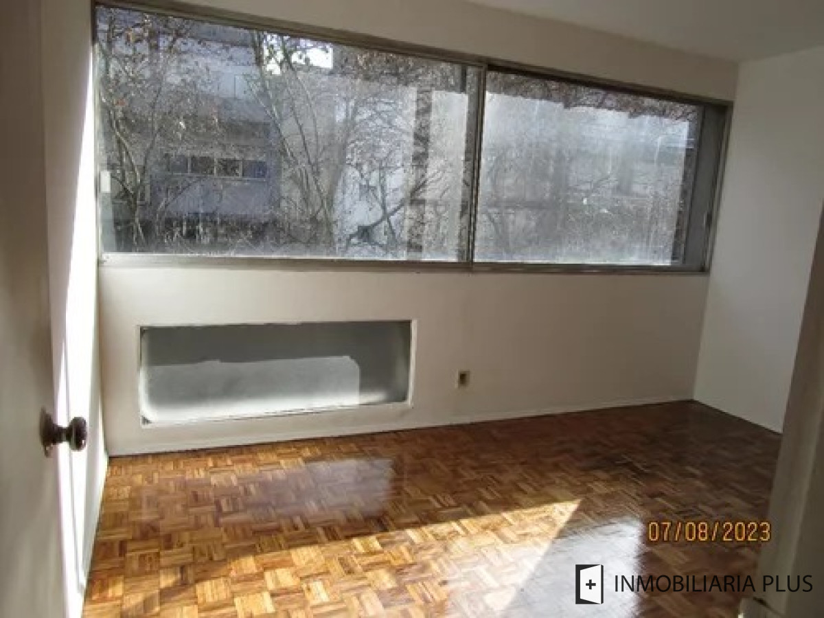 Apartamento ID.737 - Alquiler de Apartamento de 1 Dormitorio en Plaza Libertad  6to piso con Cocina definida C737