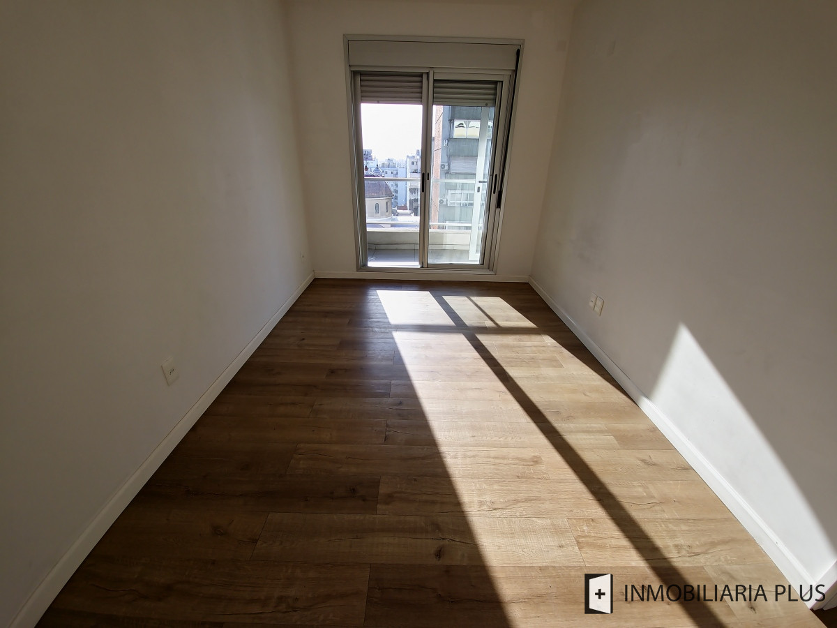 Apartamento ID.415 - Venta de Apartamento Sobre 18 de Julio 1 Dormitorio con Barbacoa, Gym Abierto, Camaras de Seguridad C804-906P