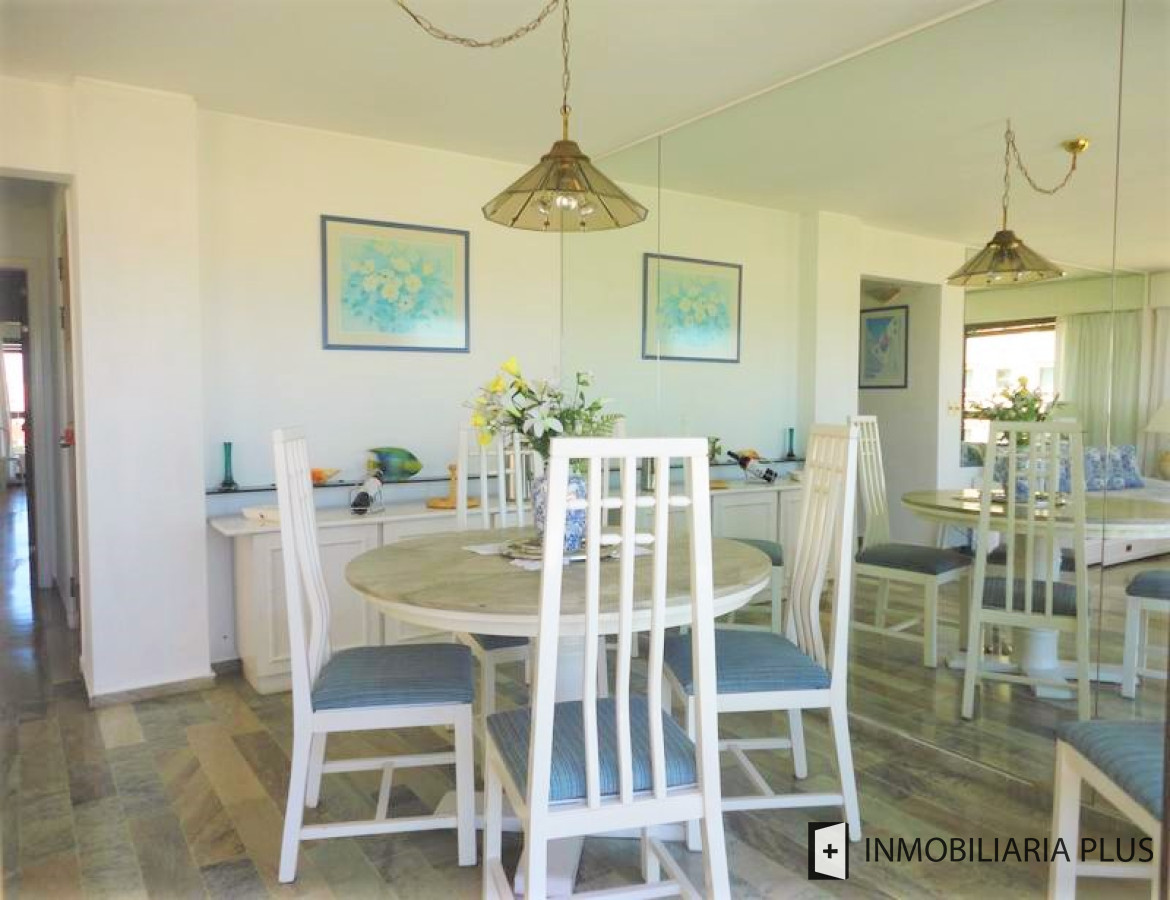 Apartamento ID.1026 - Apartamento en Venta de 3 Dormitorios frente al Mar y los dedos en la Península de Punta del Este